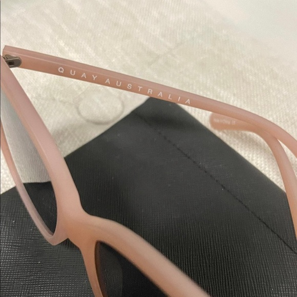 👄SOLD👄QUAY CAT EYE SUNGLASSES - Picture 5 of 5